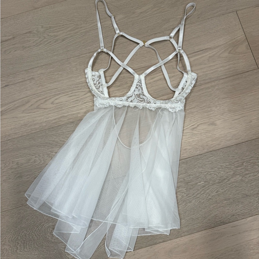 Elegant White Lace Lingerie Set
